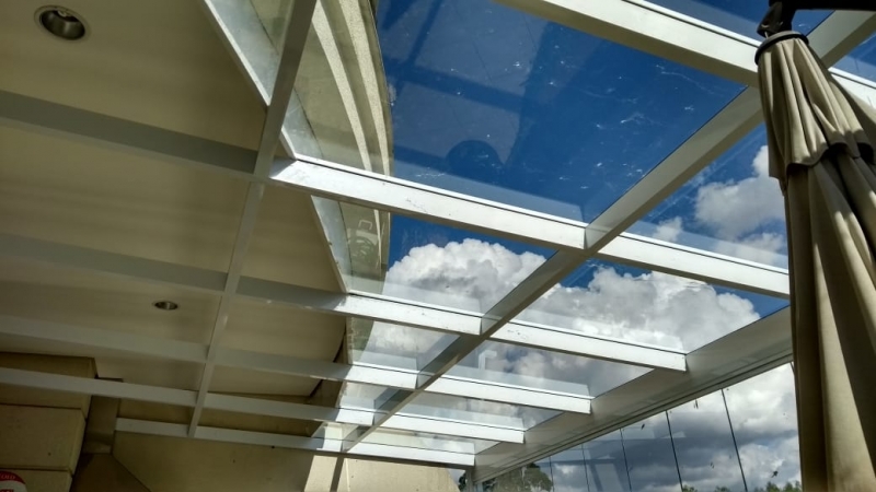 Instalação de Telhado de Vidro área Gourmet Caieiras - Telhado de Vidro Retrátil